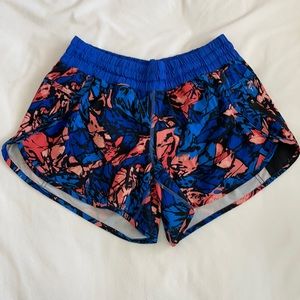 Lululemon tracker shorts